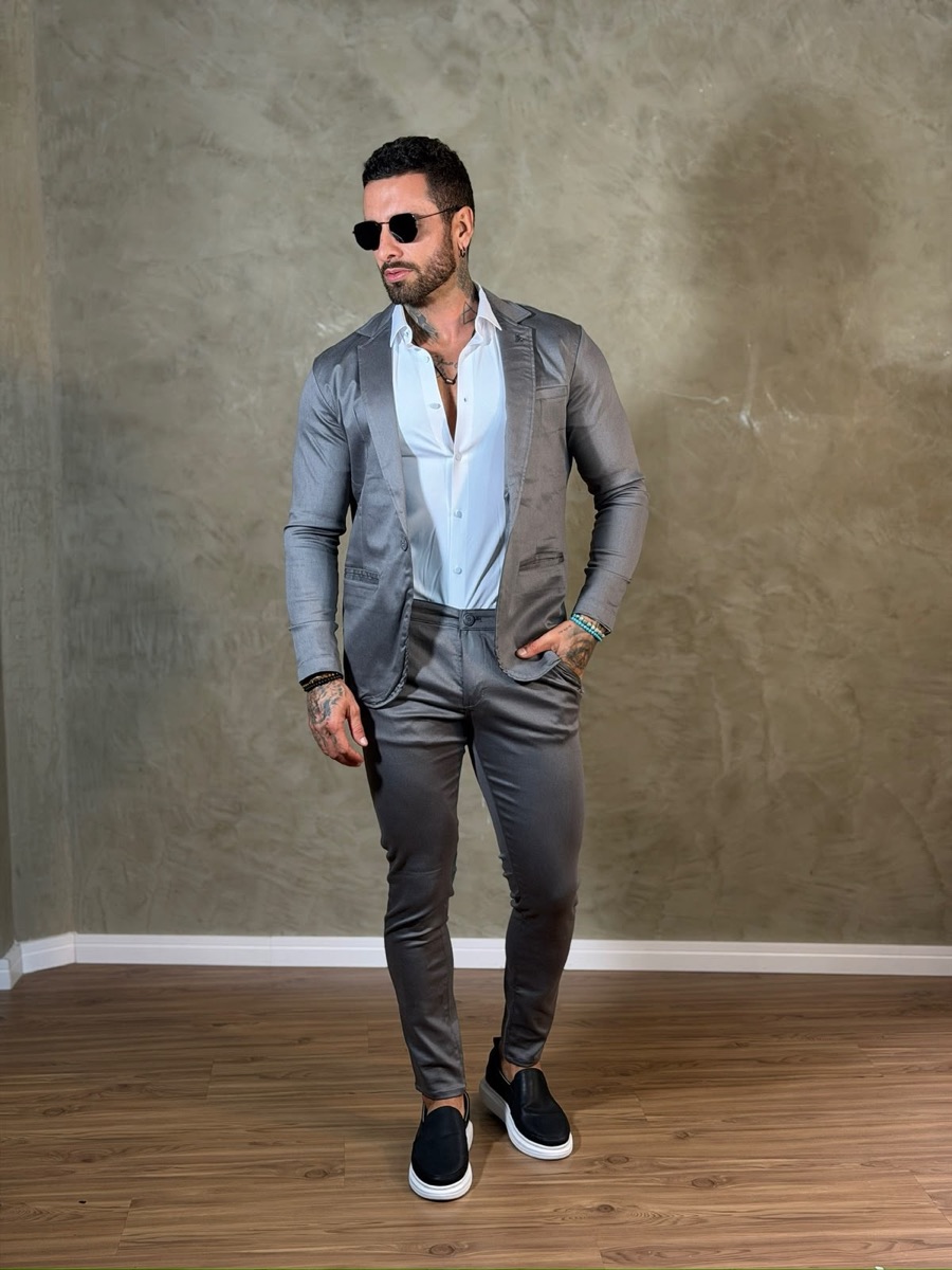 Conjunto masculino de blazer e calça cinza